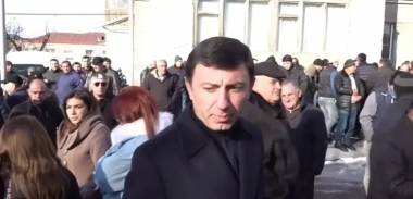 «Դերասանություն է». Տավրոս Սափեյանը Տեր Հայկին մեղադրեց «միջադեպ ստեղծելու» փորձի մեջ