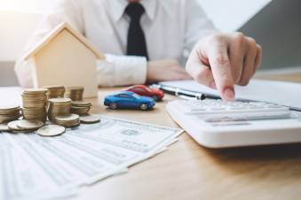 Տոկոսի տակ ապրող մարդիկ, բանկերը, վարկերը եւ «թալանը»