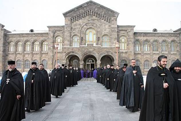 Երբ ճանճով կանգնում են տանկի դեմ…