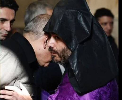 Կաթողիկոսին դատի է տվել, որ իրեն գործից հանել է