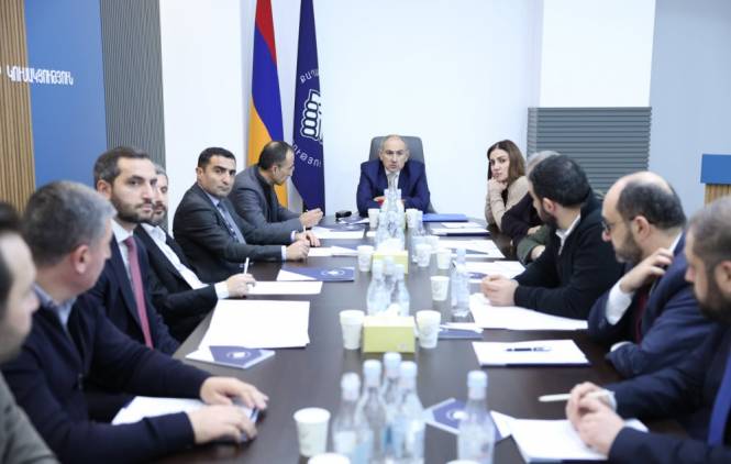 «Հրապարակ»․ Զբաղված են իրար խորտակելով