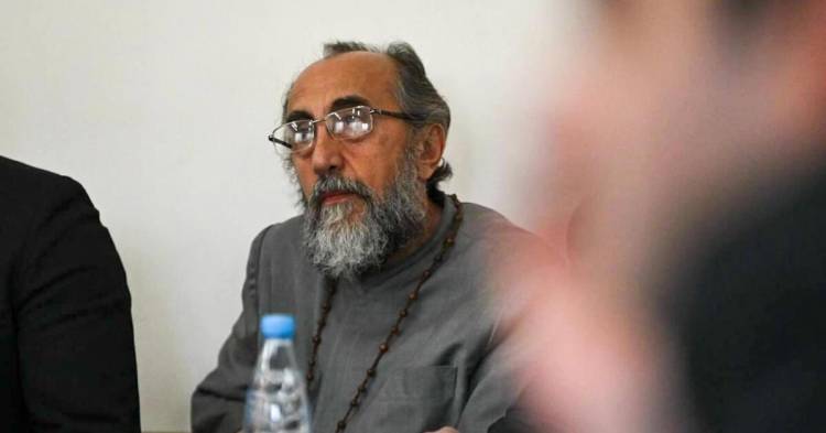 Միքայել Սրբազանին թույլ չեն տվել ստանալ Սուրբ Հաղորդություն