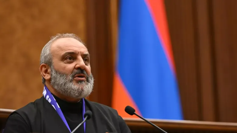 Դուք ևս մեկ անգամ ապացուցեցիք, որ ոչ այլ ինչ եք, քան պարզ երկերեսանիք․ Բագրատ Սրբազան