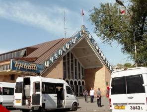 «Հրապարակ»․ Տաքսիները նեղում են հասարակական տրանսպորտին
