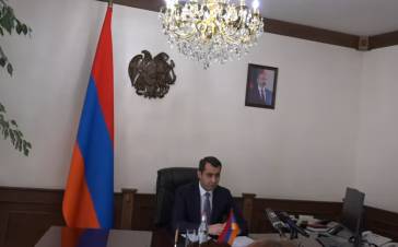 Այս նկարից ոչ մի տեղ չեք տեսնի, ես իմ ցանկությամբ եմ պատին փակցրել վարչապետի նկարը