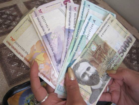 «Հրապարակ»․ Պետերի ախորժակը բացվել է. պարգեւավճարները իրավիճակ են փոխել