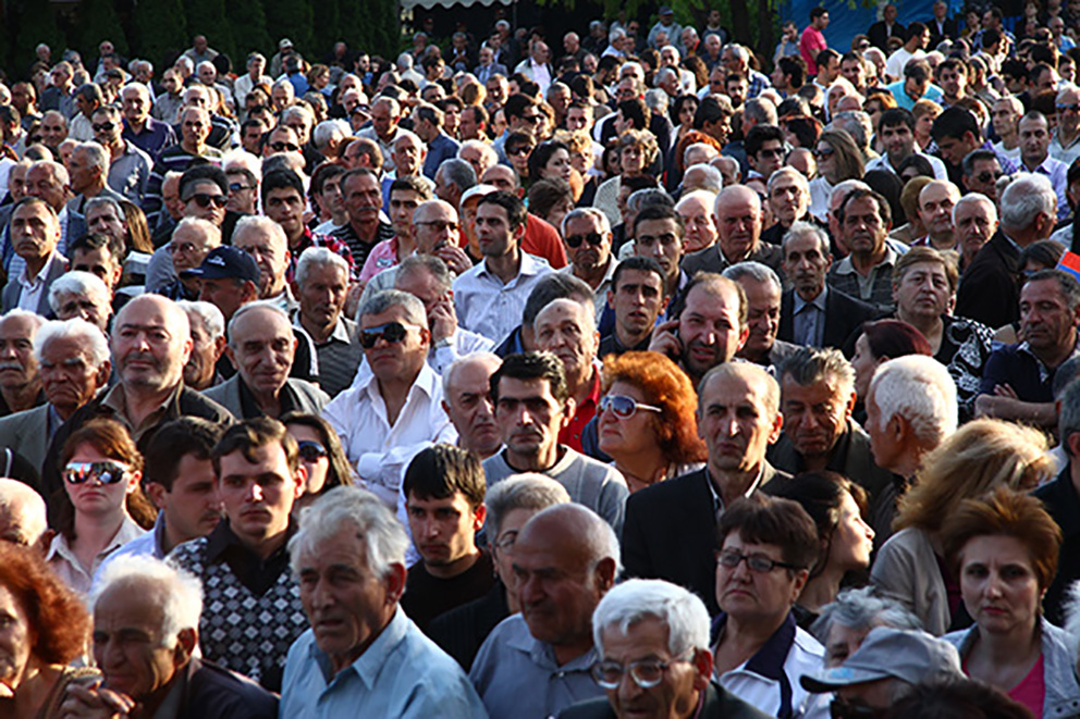 Ողորմելի ֆաբուլա՝ կիսամթի մեջ