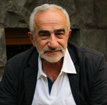Եթե քեզ չորացած հաց են հրամցնում, հոտած պանիր ու փտած ձու, ինչո՞ւ ես ուտում