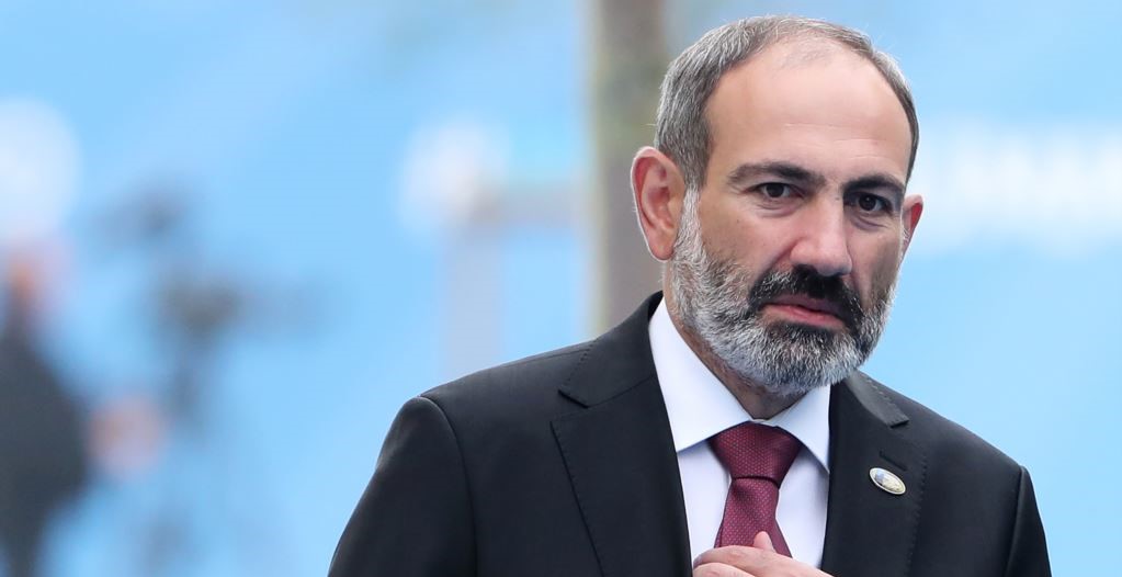 Ո՞ւր ես գնում, թավշյա՛, երբ Արայիկ Խանդոյանի հուղարկավորությանը չես մասնակցում