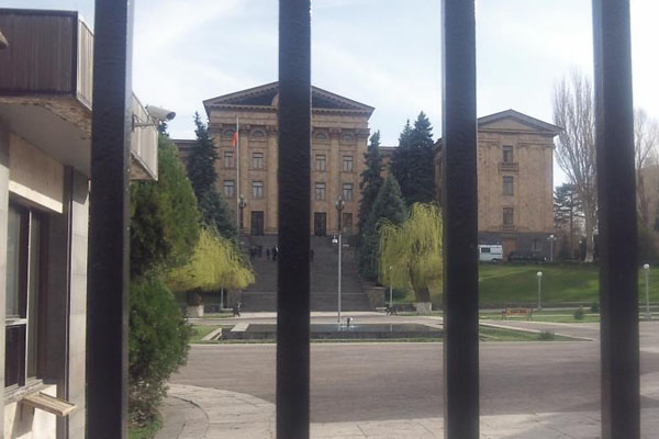 Քաղաքագրություն. Ձերբակալված շենքը
