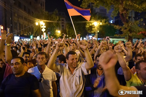 «Մենքը»՝ պատմության գրկում
