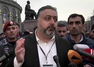 Մինչեւ Վիկտոր Մնացականյանի դուրս գալը քաղաքապետարանում խուճապ է տիրել