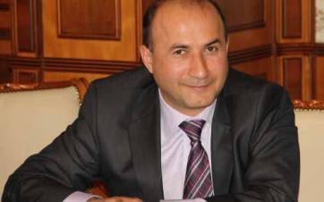 Արմեն Սողոյանը չի պաշտոնավարում, բայց նրա անունը պահպանել են կայքում