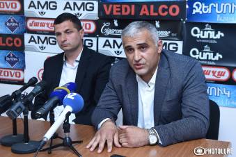 Մեր հարցն էն  է, թե ով է զակազը տվել