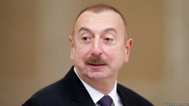 Բաքվի՝ պղտոր ջրում ձուկ որսալը