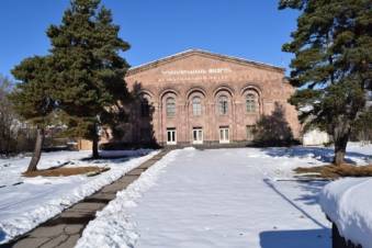 Թատրոնի  աշխատակիցները ծանուցումներ են ստացել եւ սպասում են քաղաքապետարանի որոշմանը
