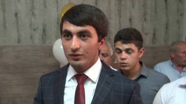 Հիմա անձրեւ ա, նյութը չի աշխատի արդյունավետ չի լինի, վաղվանից բոլոր ճանապարհները եւ կանգառները կախտահանենք