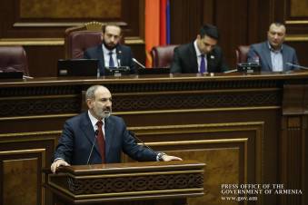 Արջը յոթ երգ գիտի, յոթն էլ՝ հեղափոխության մասին…