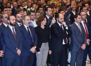 Այն ո՞վ է «նստել» վարչապետի «ականջին»