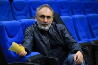 Հեգնելով սեփական անունը
