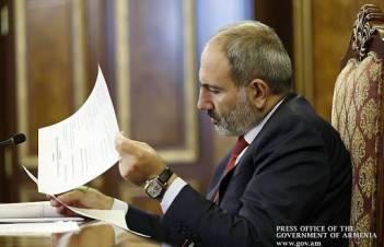 Վերախմբագրելով Փաշինյանին