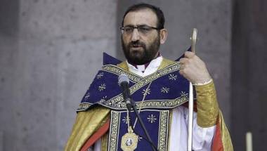 Ընդվզում է եկեղեցին