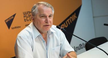 Ցնցող է, որ ադրբեջանցիներն անցնում են սահմանը, եւ նրանց դեմ դուրս է գալիս մի գյուղապետ ու փորձում հարցեր լուծել