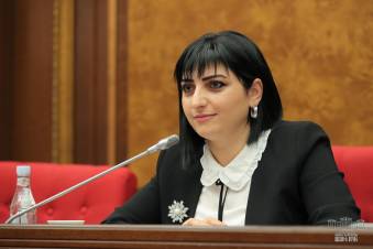 Թագուհի  Թովմասյանը՝ Մարդու իրավունքների պաշտպանության և հանրային հարցերի  ԱԺ մշտական հանձնաժողովի նախագահի թեկնածու