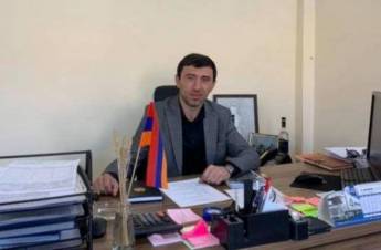 Թալինում քաղաքապետի ԺՊ Տավրոս Սափեյանին դեմ են, ժողովուրդը փակել է քաղաքապետարանի մուտքը