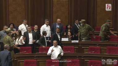 Ցավալին էն է, որ էդ վերջին ինստիտուտն էլ է ոչնչանում