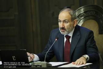 Ինքը դա դեբիլությունից չի ասում, ասում է սիմվոլիկաներով, դիտմամբ