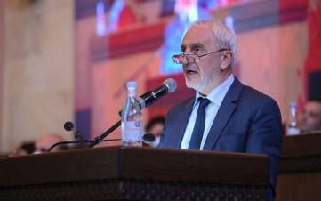 Ներքին շուկայի համար արվող պարզունակ պոռոտախոսություններ են, որոնք դիվանագիտության հետ կապ չունեն