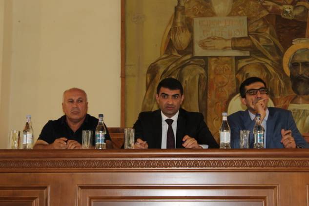 «Ջրային բանդաների» դեմ պայքարող Արագածոտնի փոխմարզպետը չգիտի բանդայի անունները