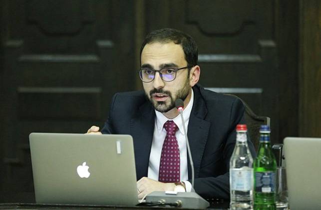 «Հրաապարակ». Փոխվարչապետը համագործակցում է ՀՀԿ-ի «տասովչիկների» հետ.  լուսանկարները հայտնվել են համացանցում