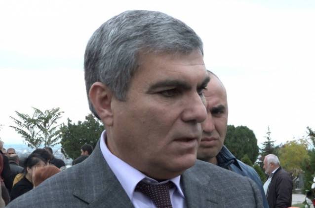 Փաշինյանին օգնելու ճիշտ ձեւը շողոքորթելը չէ