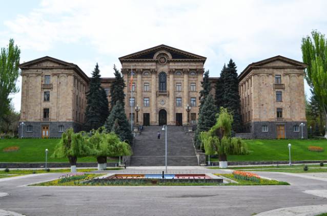 «Հրապարակ»․Առաջին նիստի օրը՝ վեճի առարկա