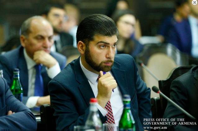 Երբ հարցմանը պատասխանում են ֆեյսբուքյան հղումով