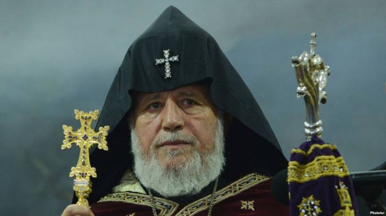 «Հրապարակ»․ «Նոր Հայաստան՝ նոր հայրապետ» շարժմանը «կազմ-պատրաստ» սպասել են Մայր Աթոռում
