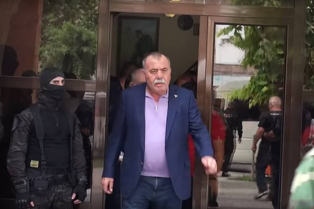 Պոպուլիզմի տակ մնացին