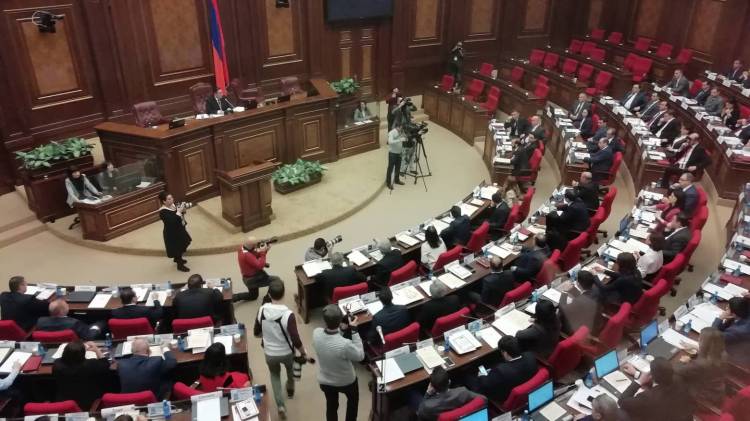 Նորընտիր պատգամավորները չէին կարողանում գրանցվել (տեսանյութ)