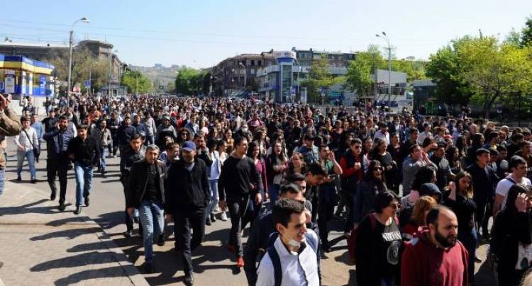 Ազգադավին գրավով բաց  թողնելը, իսկ ազգի համար պայքարածներին փակի տակ պահելը փողի  իշխանություն է, ոչ թե ժողովրդի 