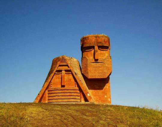 «Հրապարակ»․Հայաստանի եւ Արցախի քաղաքական էլիտաների միջեւ անջրպետը մեծանում է 