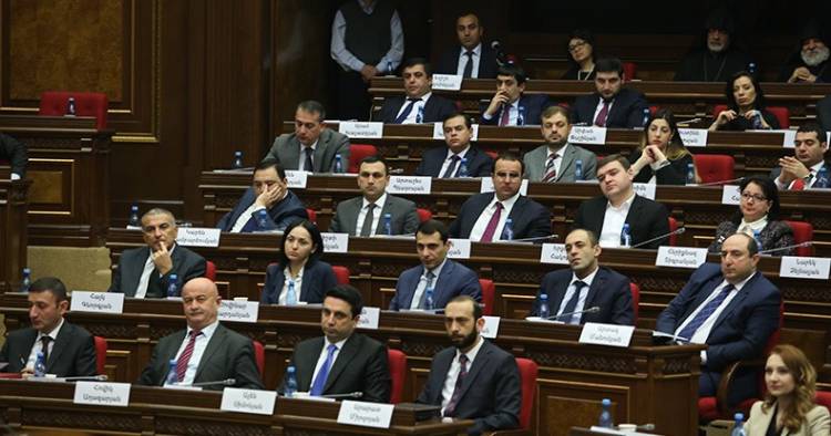 «Հրապարակ». «Իմ քայլը» խմբակցության եւ գործադիրի միջեւ լուրջ հակասություններ են առաջացել