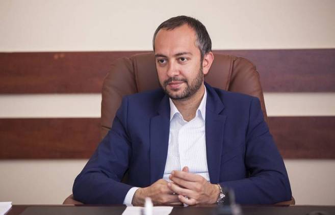 Էդուարդ Աղաջանյանի ընտանիքն էլ չի կատարում վարչապետի հրահանգները