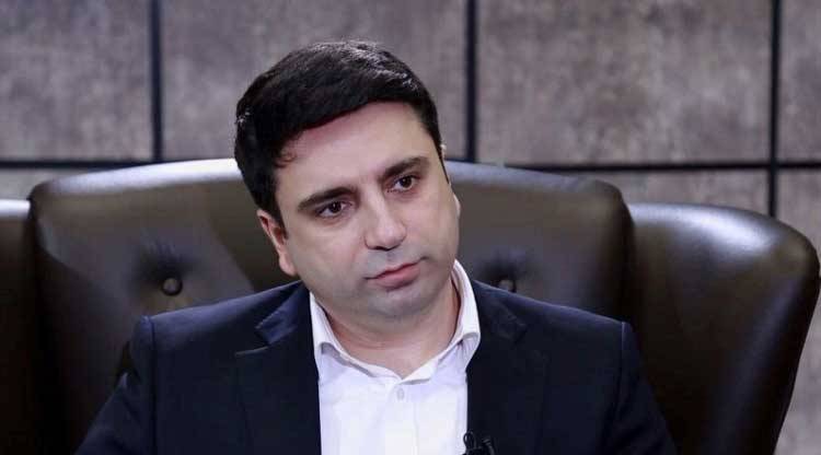 «Հրապարակ»․Ալեն Սիմոնյանը՝ նոր հիմնի եւ Նարեկ Մալյանին աղբարկղ նետելու մասին 