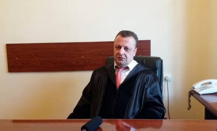 Վարչապետը չպետք է գնահատական տա՝ ինքը քաղբանտարկյա՞լ է եղել, թե՞ ոչ. դատավոր Ալ․ Ազարյան