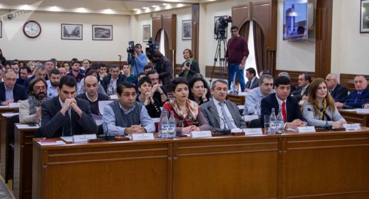 «Հրապարակ».Իշխանության հենարանն ամրացվում է, աշխատավարձերի բարձրացման գաղափարը նաեւ Փաշինյանինն է
