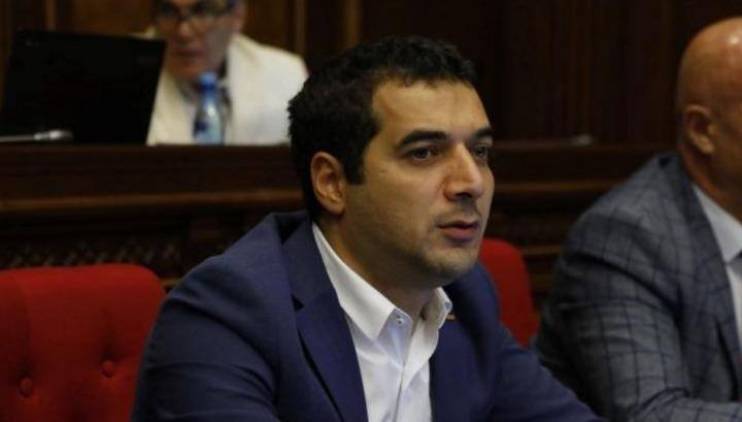 Ուղղակի արցախցի ա երևի Ռոբերտ Քոչարյանը կամ էլ երևի իրենց ընկերն ա, դիմել են․ Հրաչյա Հակոբյան