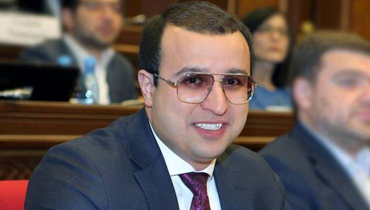 «Հրապարակ»․Խորհրդարանում «Նյու Շմայս» է հայտնվել 