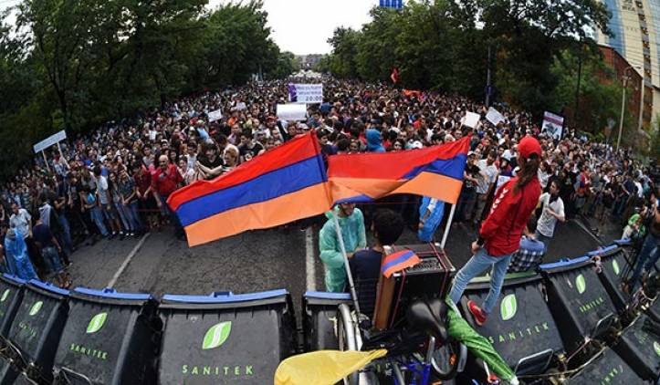Երկու ճամբար
